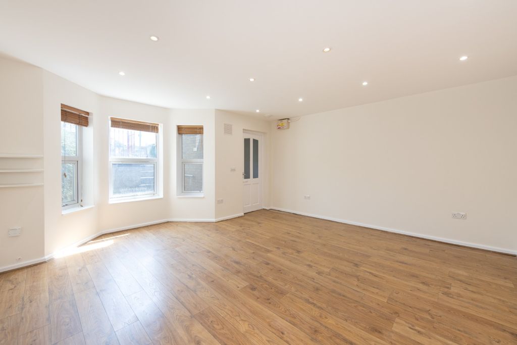 Property photo 3 of 14 5368552