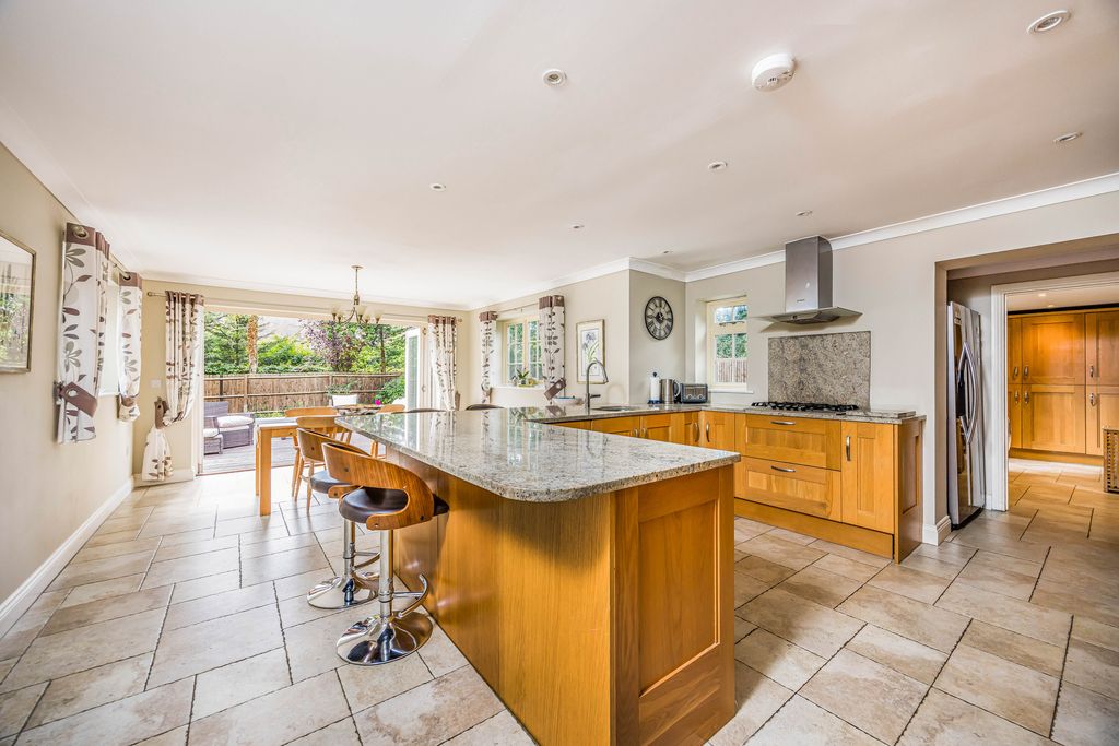 Property photo 3 of 38