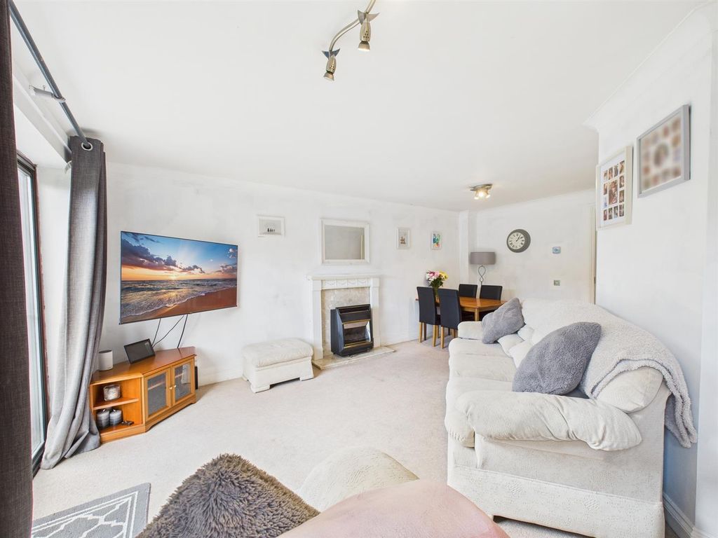 Property photo 3 of 10 Lounge/Dining Room