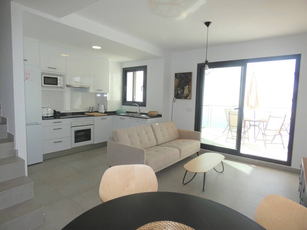 Property photo 3 of 10 Lounge Kitchen