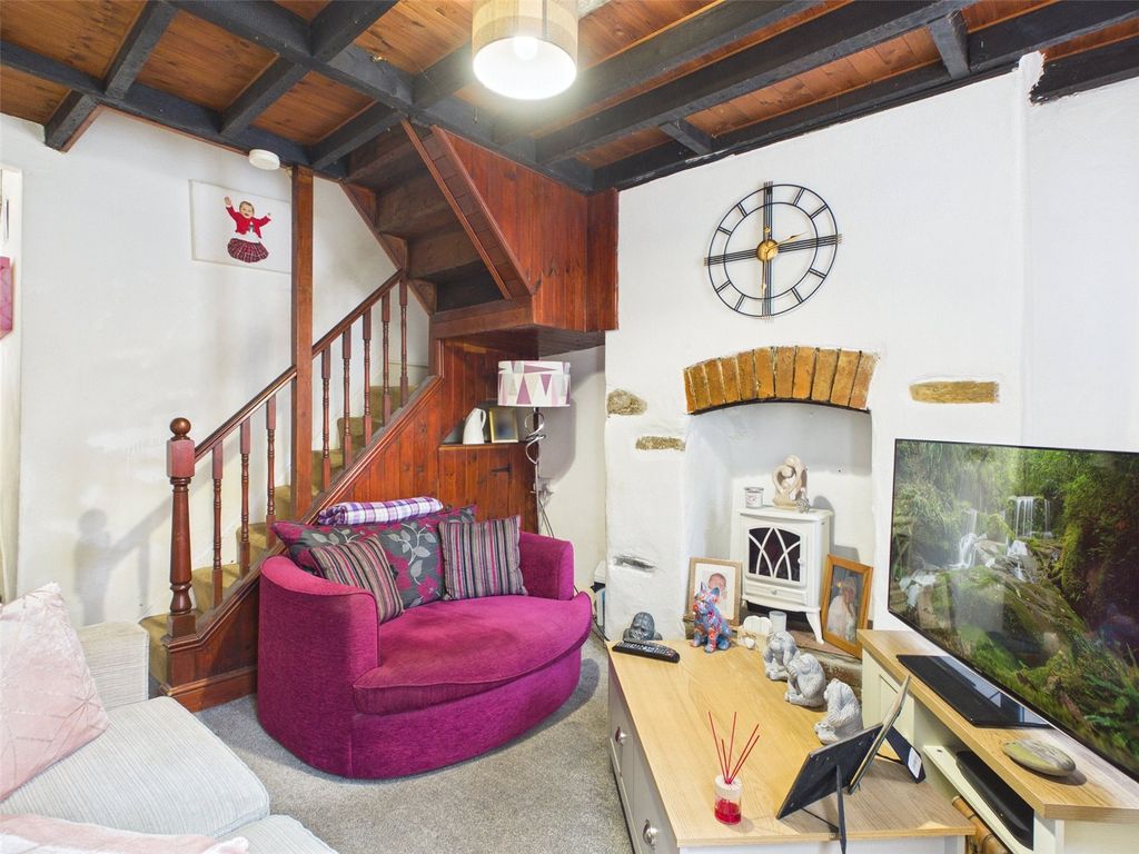 Property photo 3 of 7 Living Room