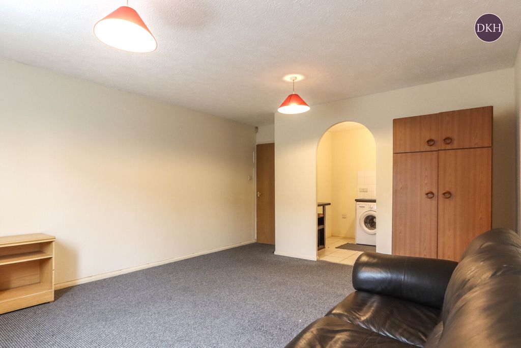 Property photo 2 of 8 Picture No. 20