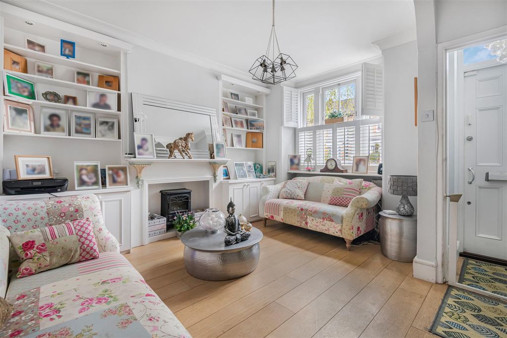 Property photo 3 of 28