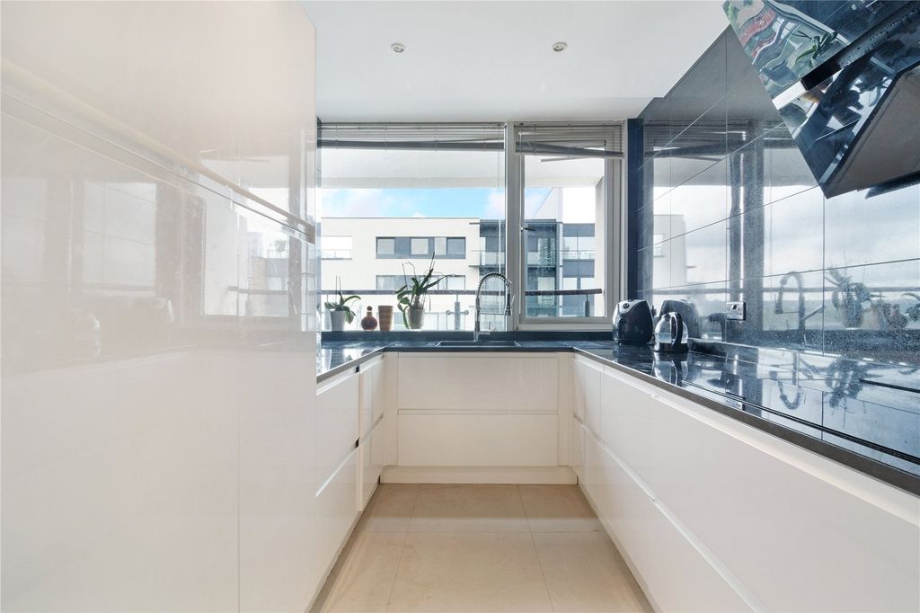 Property photo 3 of 8 Kitchen