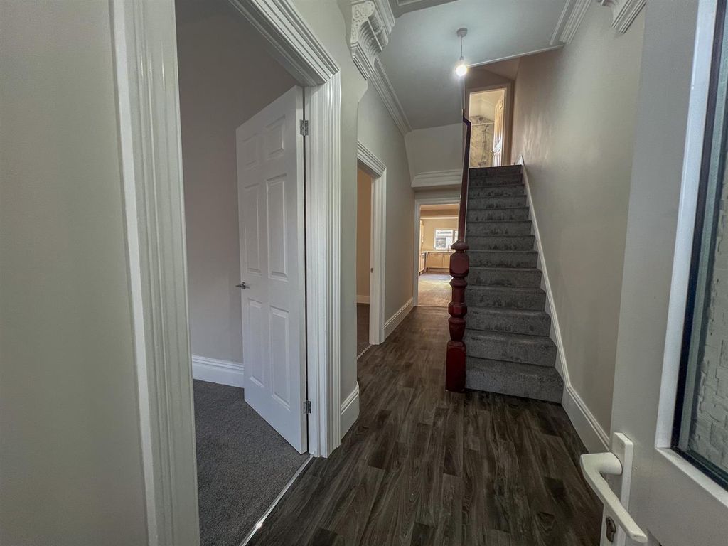 Property photo 2 of 20 8 Westminster Trc-17.Jpg