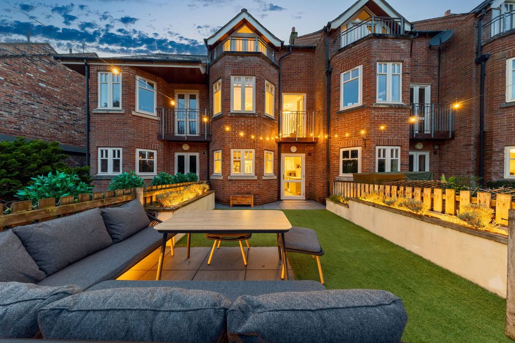 Property photo 2 of 29