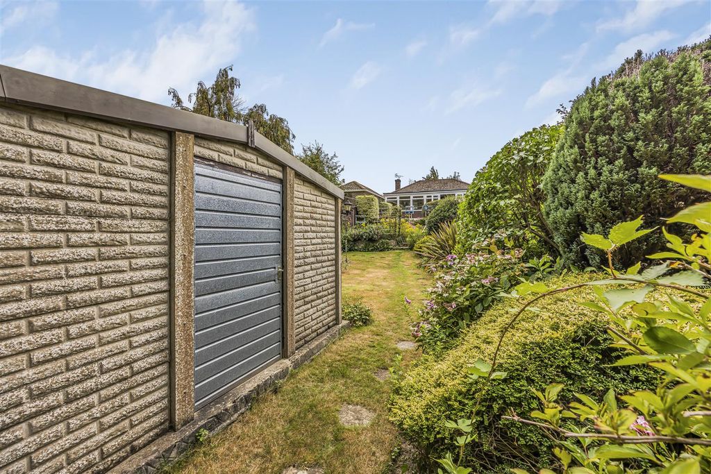 Property photo 3 of 21 52 Coombe Farm Avenue, Fareham-Porticomarketing-So
