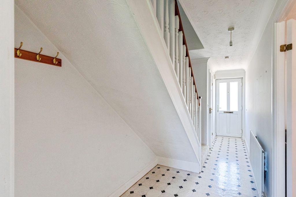Property photo 2 of 22 Entrance Hall