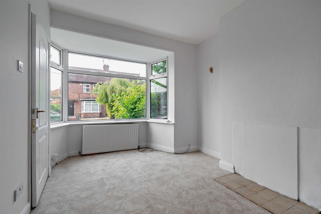 Property photo 2 of 8 8651205-Interior09-800.Jpg