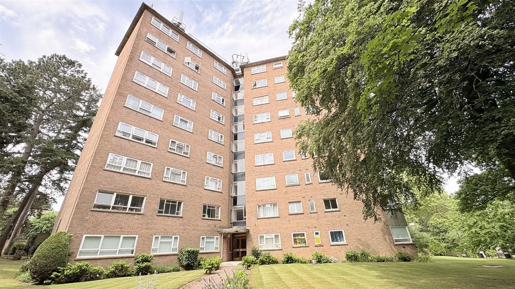 Property photo 1 of 11 Approach