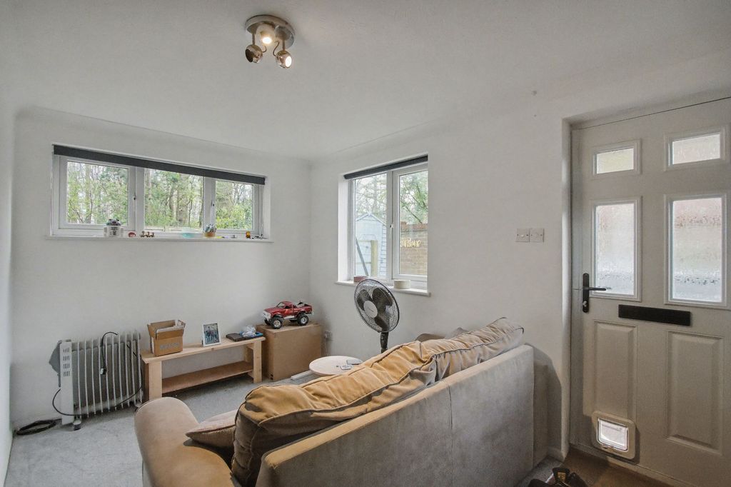 Property photo 3 of 11 28 Gazelle Court, Colchester, Essex, Co4 9Rw