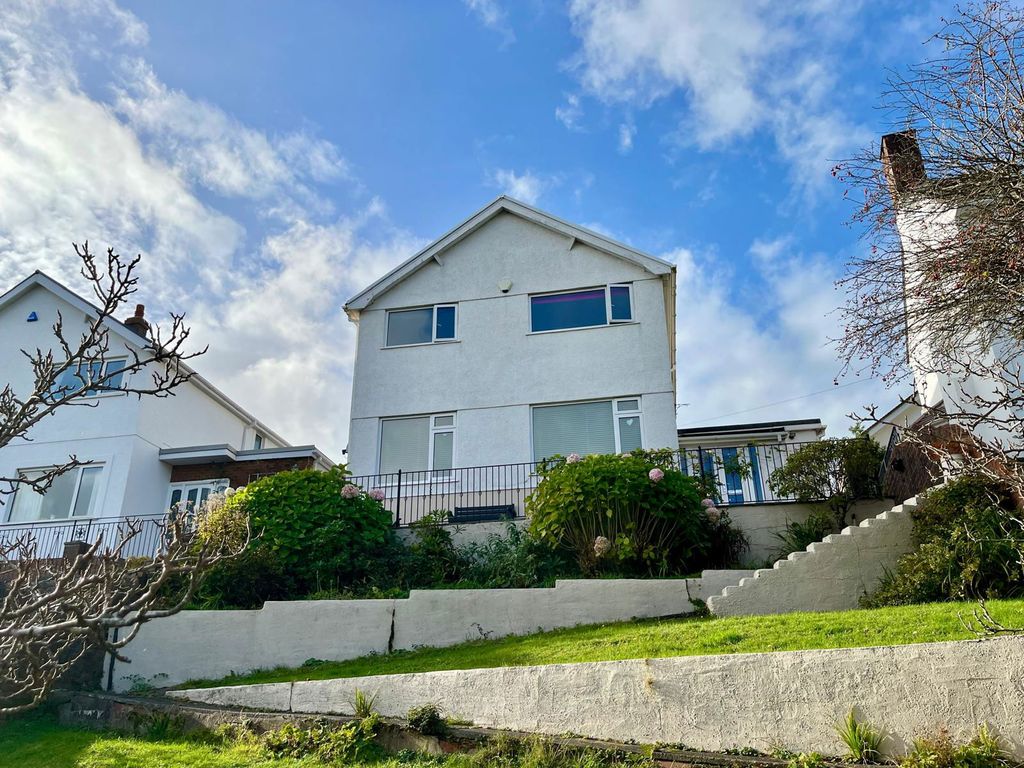 Property photo 1 of 27