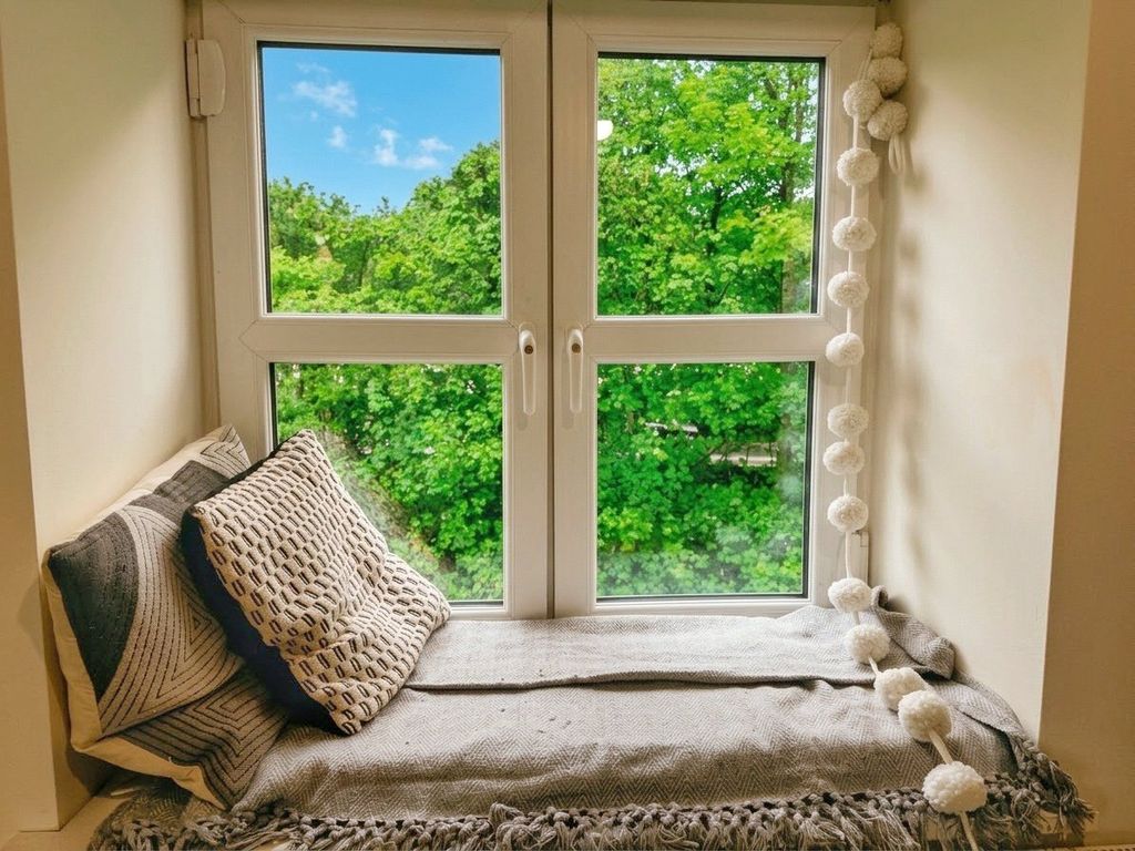 Property photo 3 of 31 Reading Corner