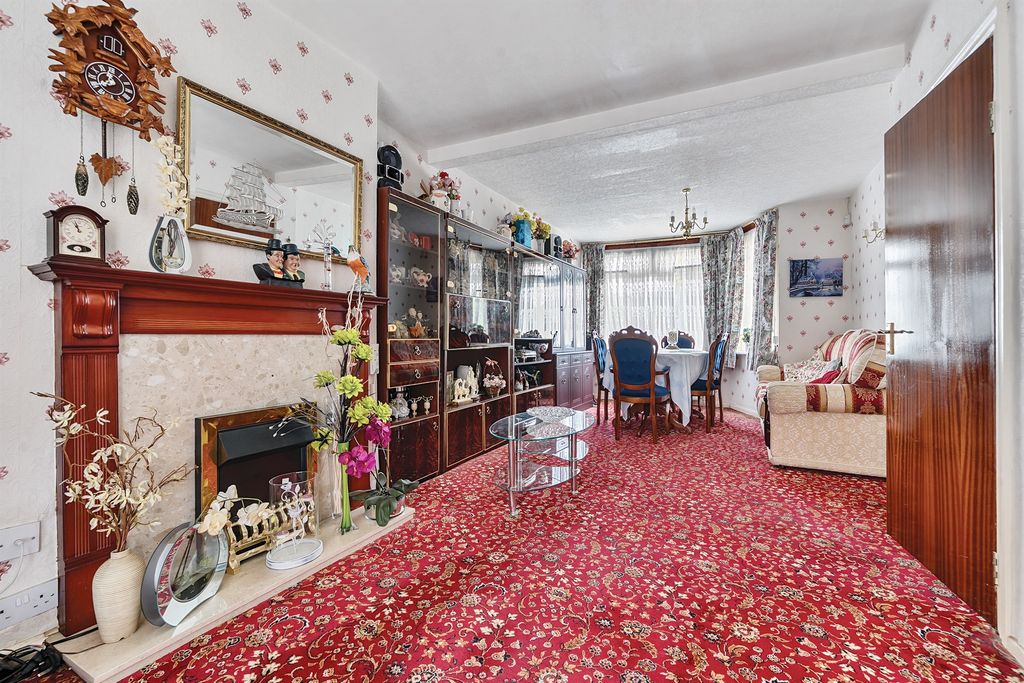 Property photo 3 of 12