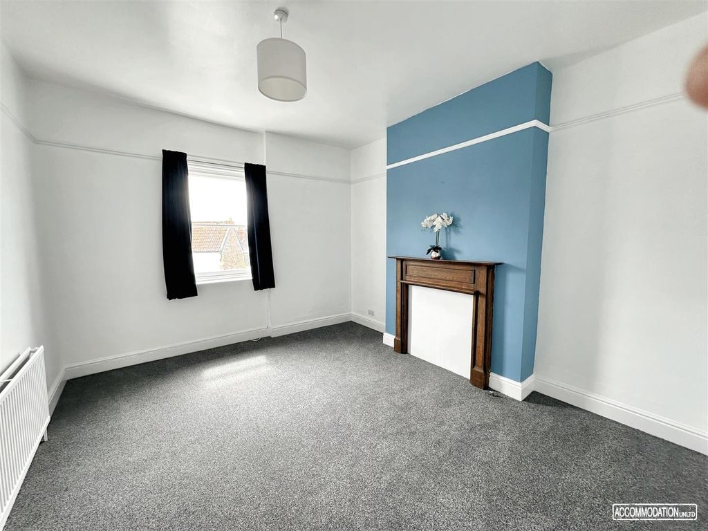 Property photo 2 of 19 Bright Bedroom With Stylish Blue Feature Wall...