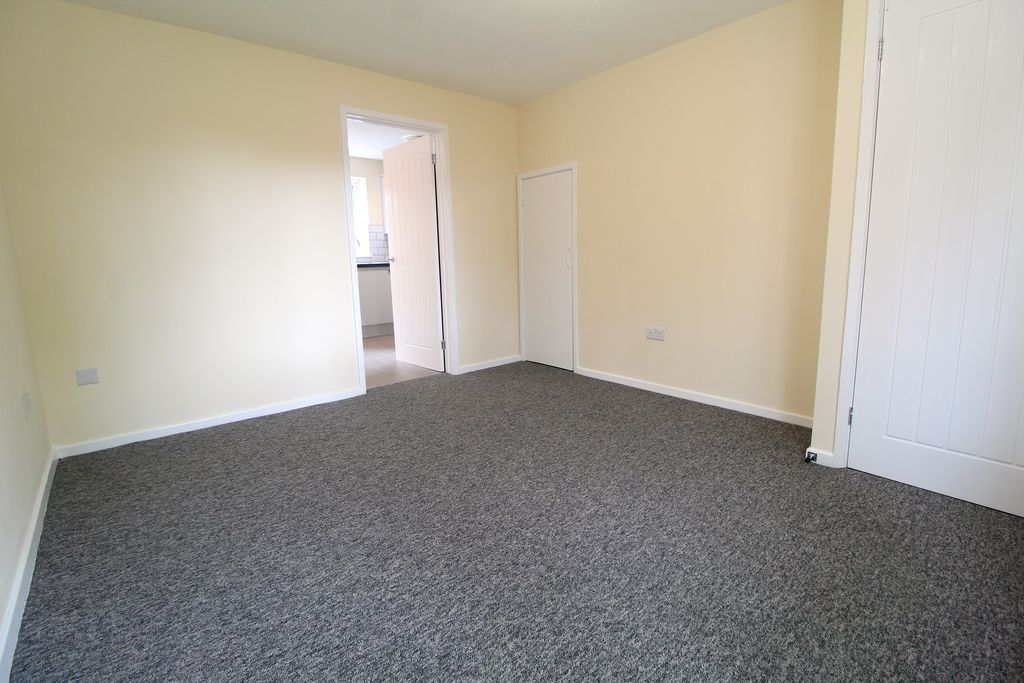 Property photo 2 of 10 Living Room
