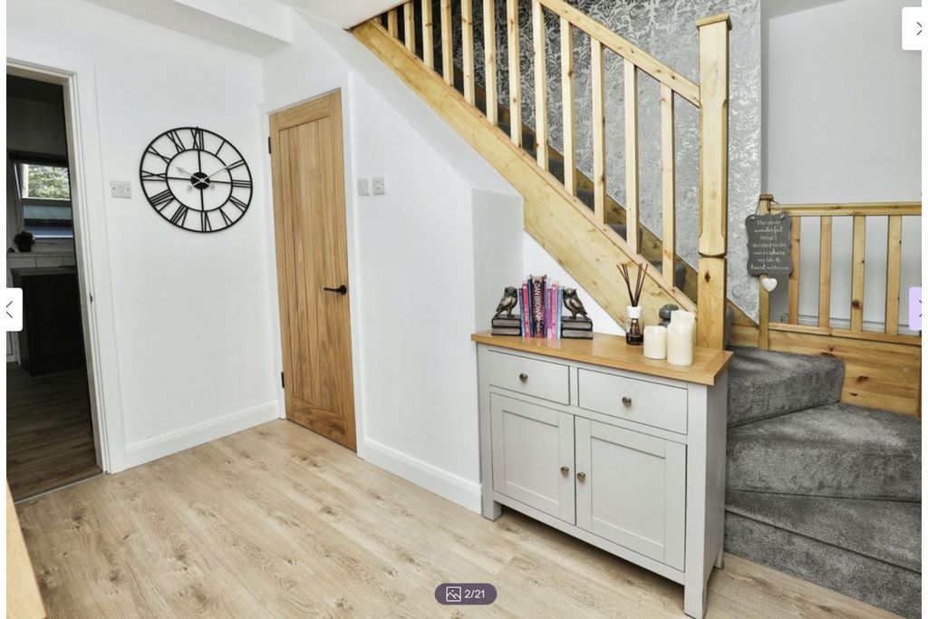 Property photo 2 of 24 Entrance Hall