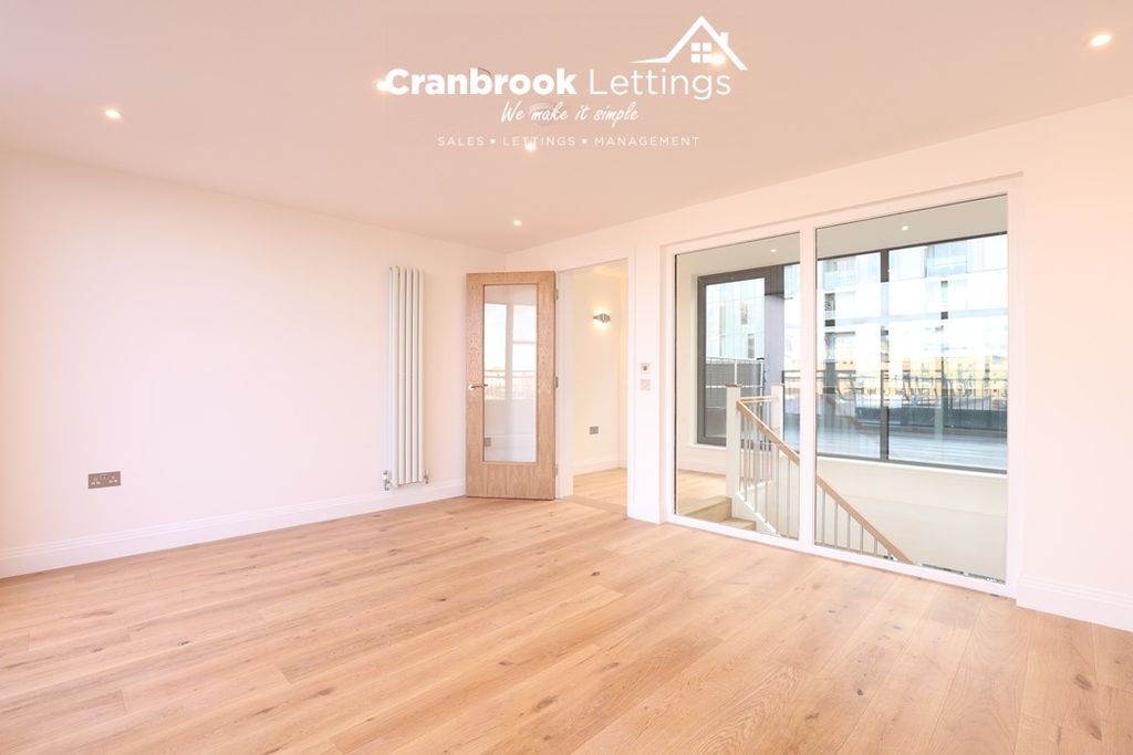 Property photo 3 of 22 04-Thumbcefa918A6625 Watermarked