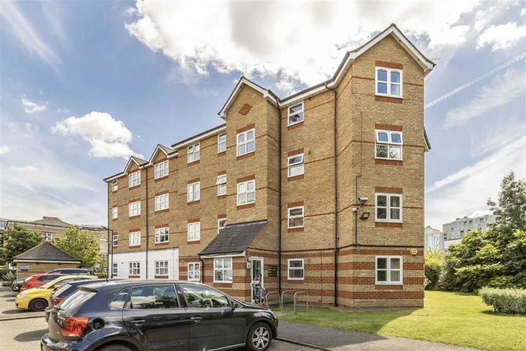 Property photo 1 of 2 3 Bed To Rent , London Se8