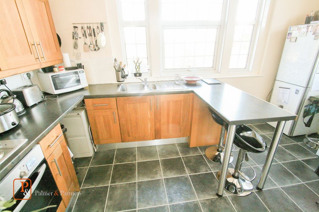 Property photo 3 of 9 Kitchen