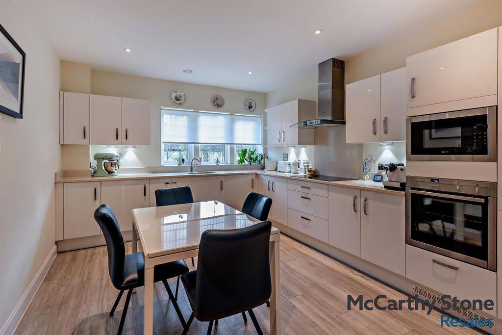 Property photo 2 of 13 8681768-Interior08-800.Jpg