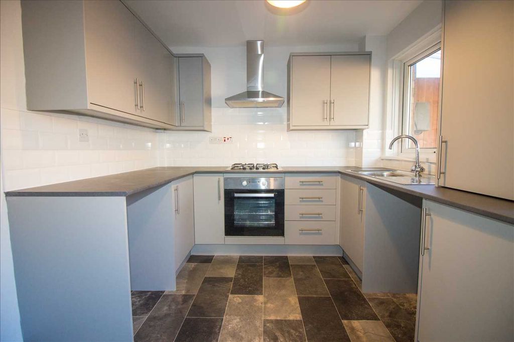 Property photo 3 of 9 Kitchen