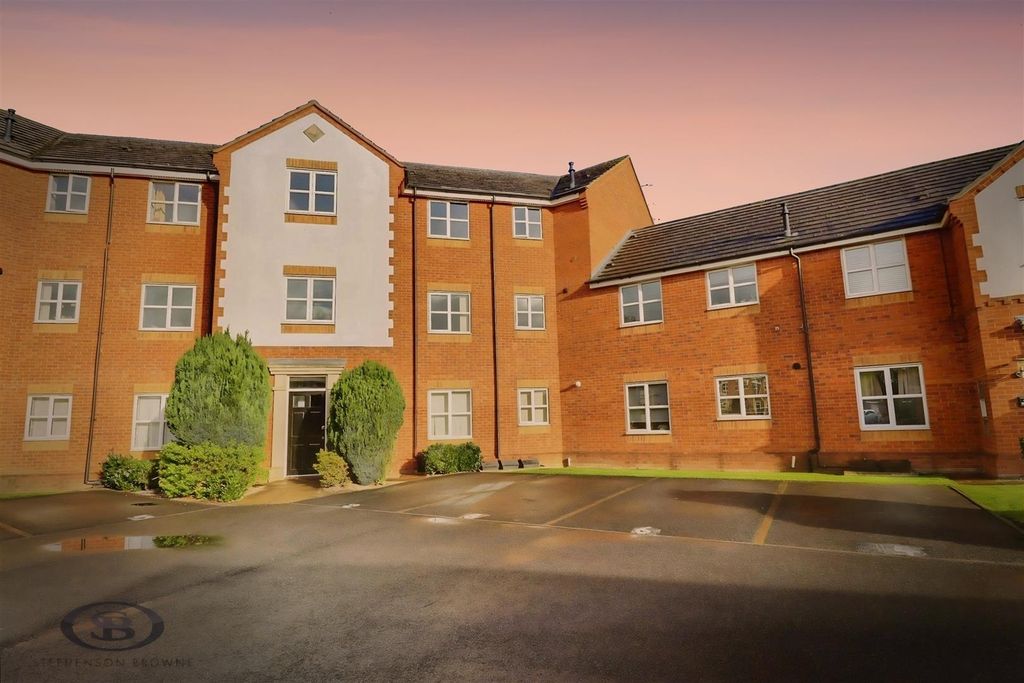 Property photo 1 of 14 7 Heathlands House, Dusk Shot.Jpg