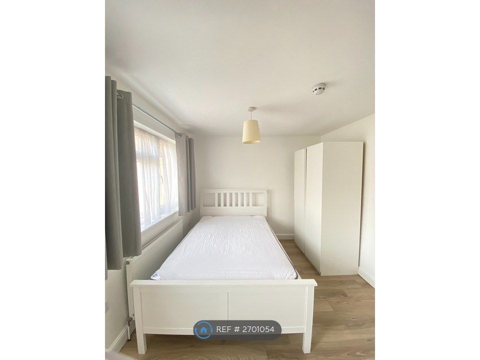 Property photo 1 of 7 Bedroom