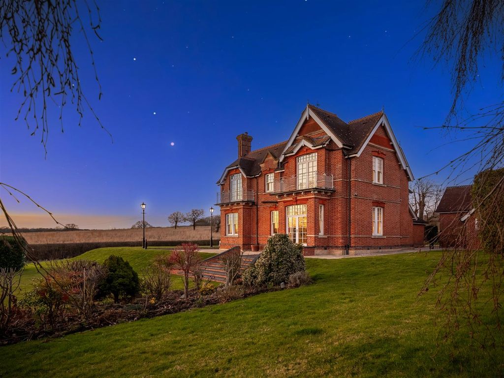 Property photo 1 of 40