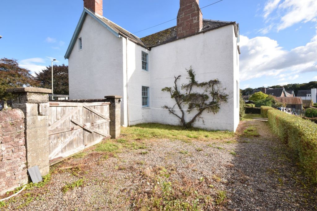 Property photo 2 of 12