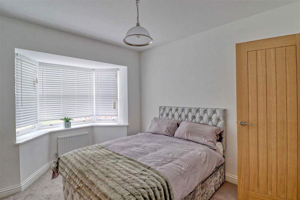 Additional image 5 of 5 bed detached house for saleUpper Third Avenue, Frinton On Sea CO13