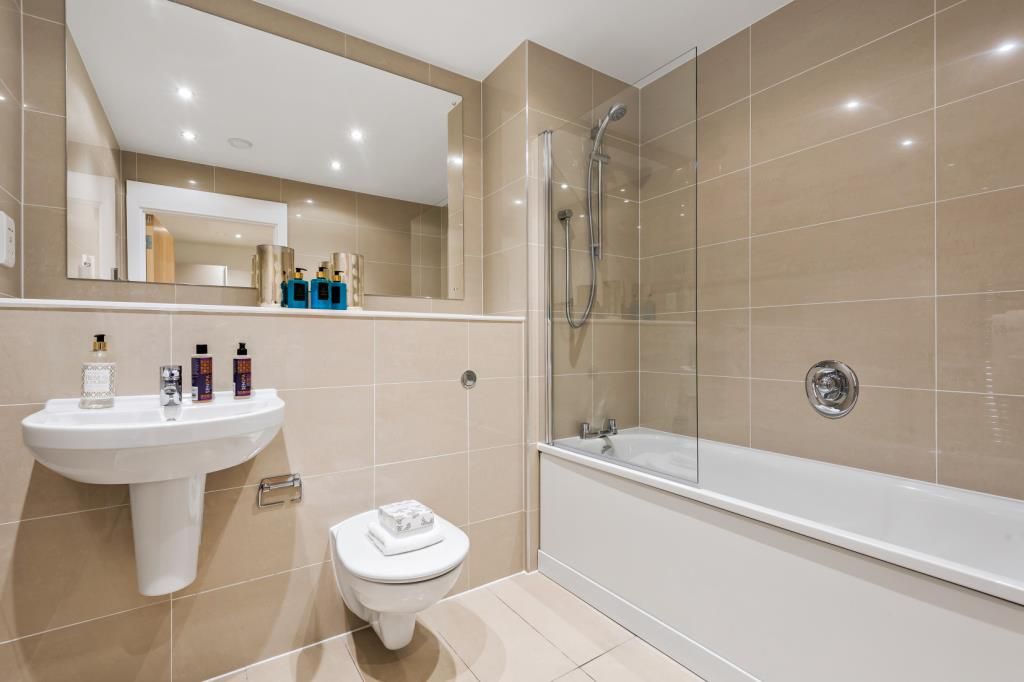 Property photo 3 of 9 Bathroom
