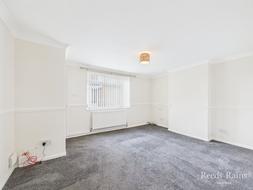 Property photo 2 of 19 Sitting Room