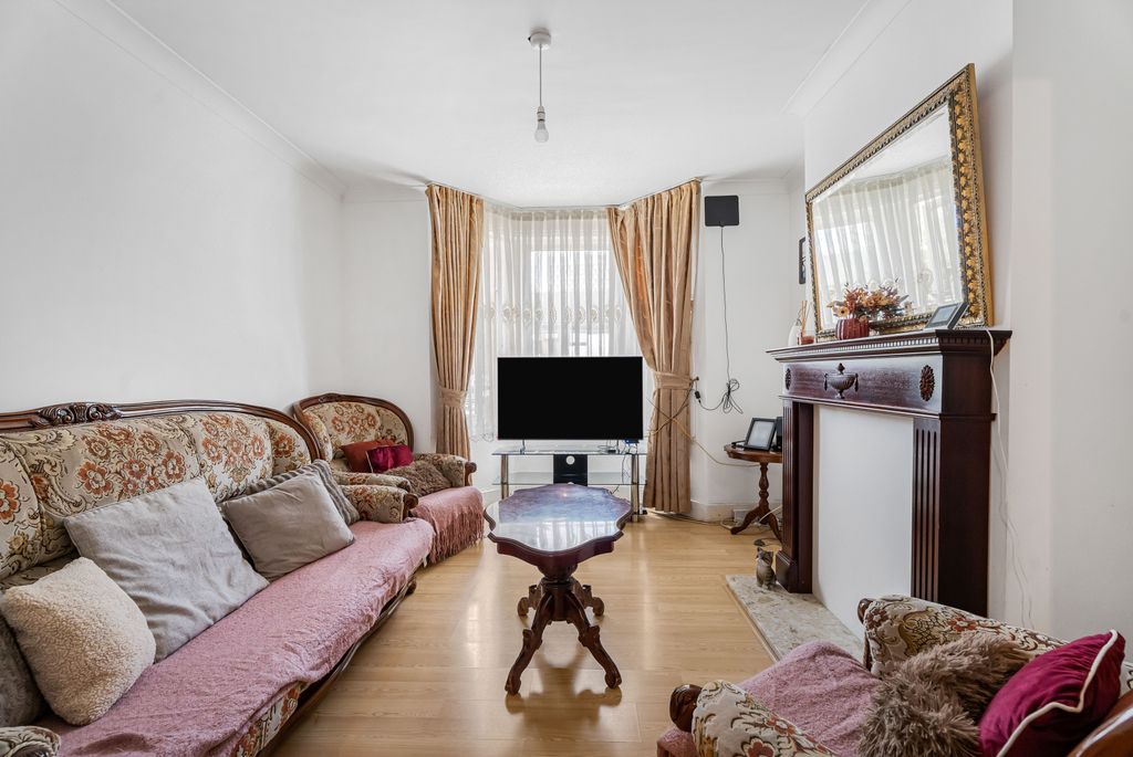 Property photo 3 of 9 3 86018