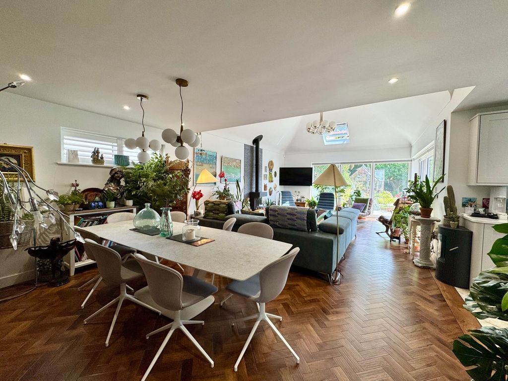 Property photo 2 of 42