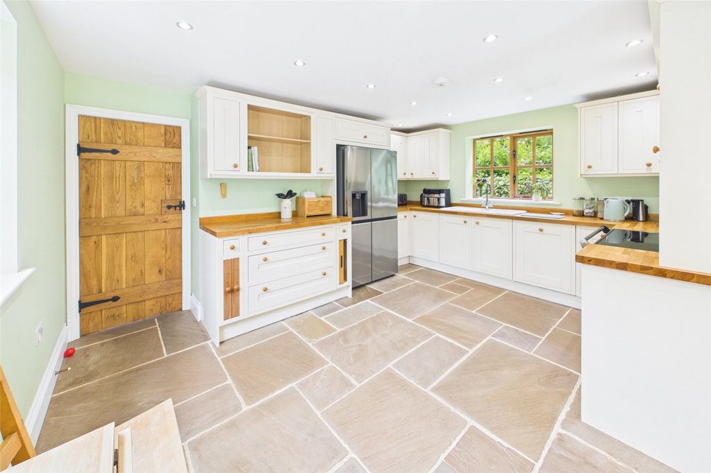 Property photo 2 of 47 Picture No. 04