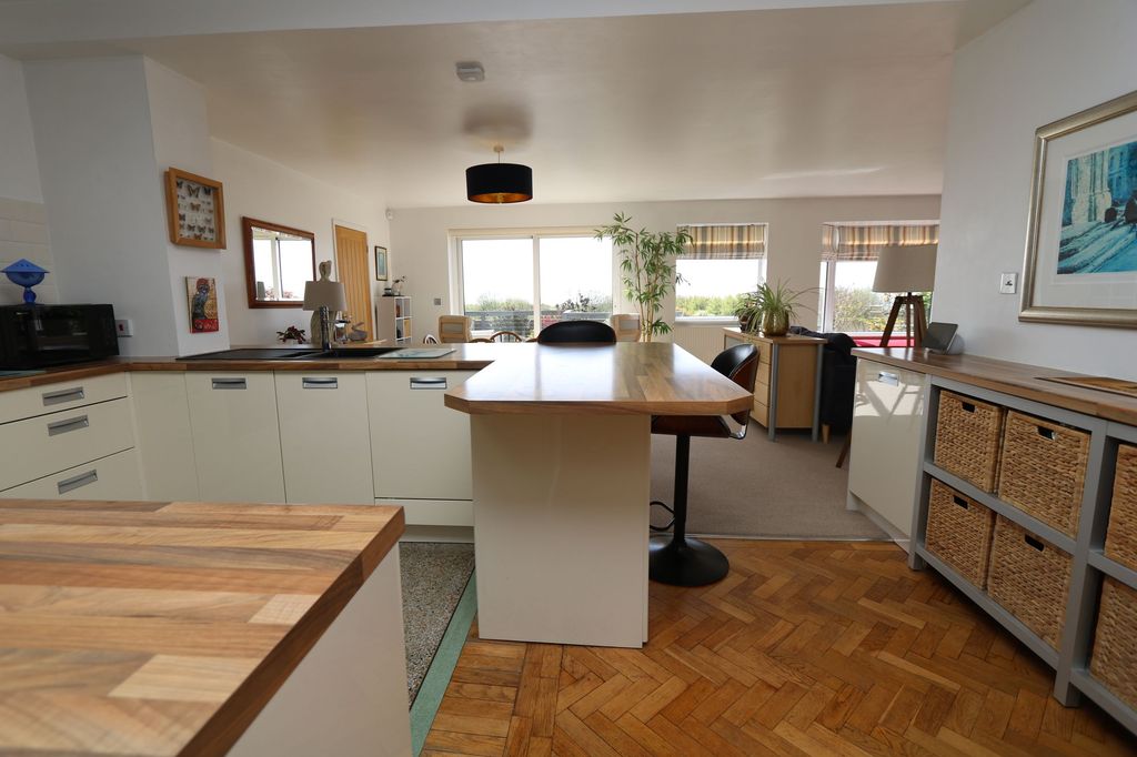 Property photo 3 of 41