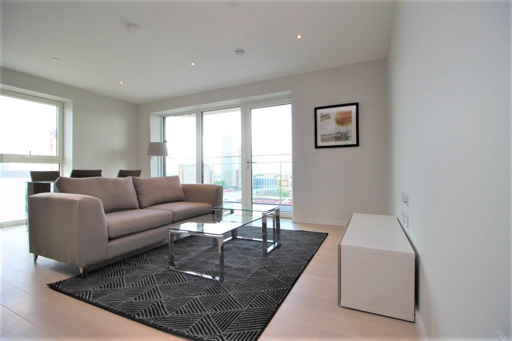 Property photo 2 of 7 Living Area