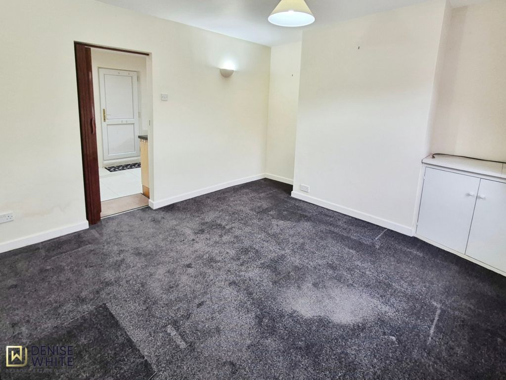 Property photo 2 of 17 Lounge