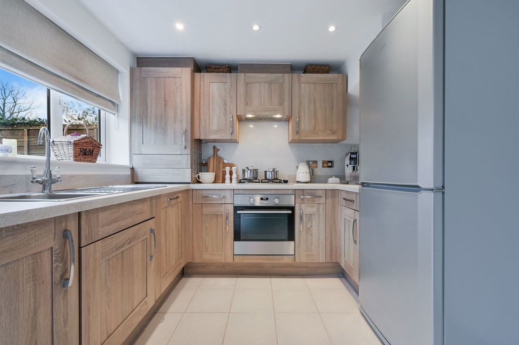 Property photo 2 of 23