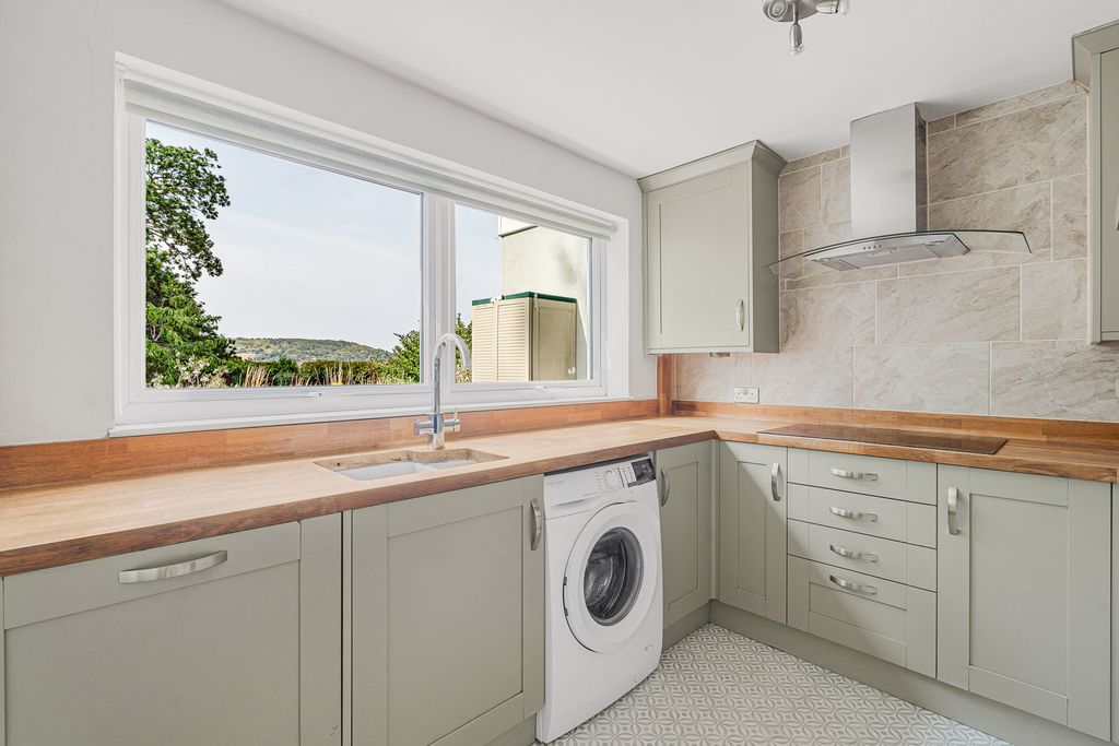 Property photo 2 of 17 15_88622.Jpg