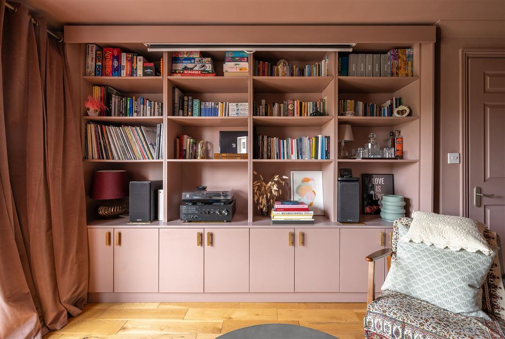 Property photo 2 of 21 Buxhall Crescent, E9