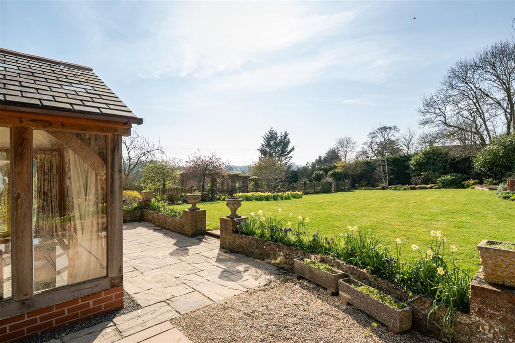 Property photo 2 of 29 Garden