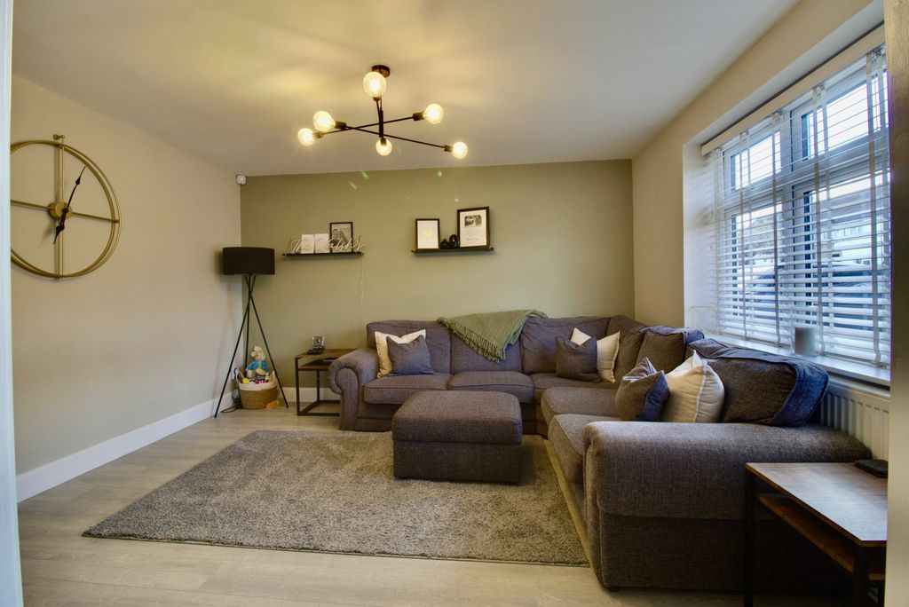 Property photo 3 of 23