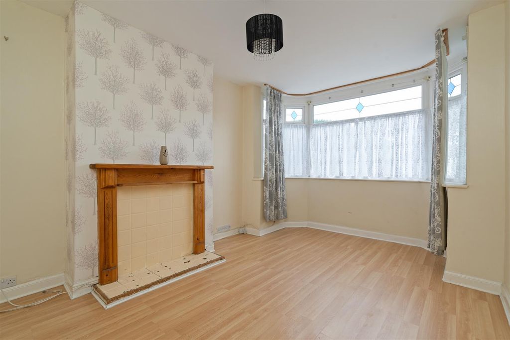 Property photo 2 of 14 27 Olton Road, Shirley_10.Jpg