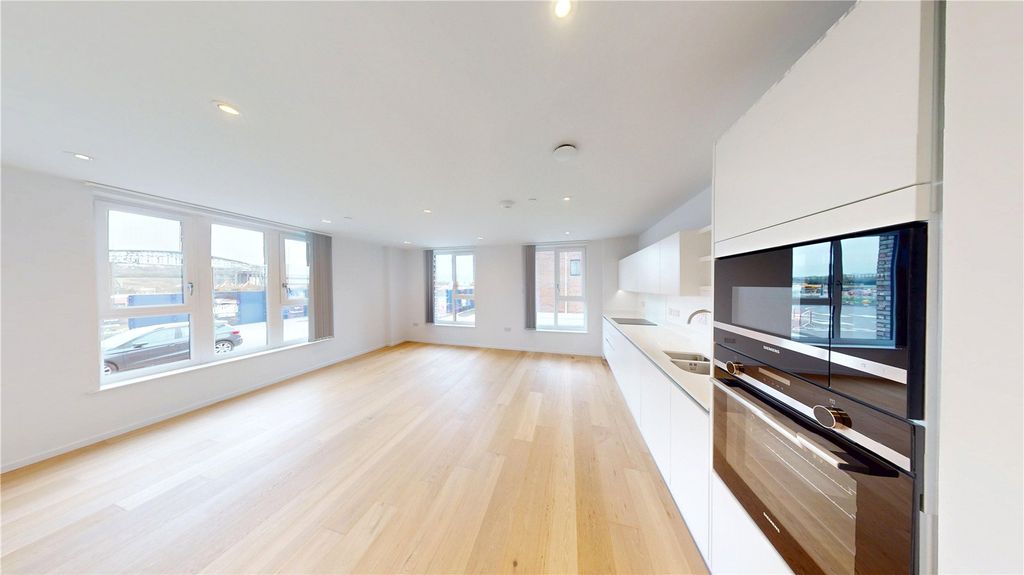 Property photo 3 of 14 Picture No. 02