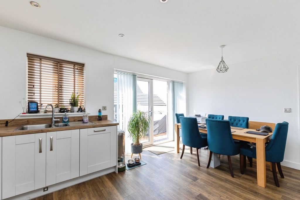 Property photo 3 of 18 Pbox-Img.Jpg