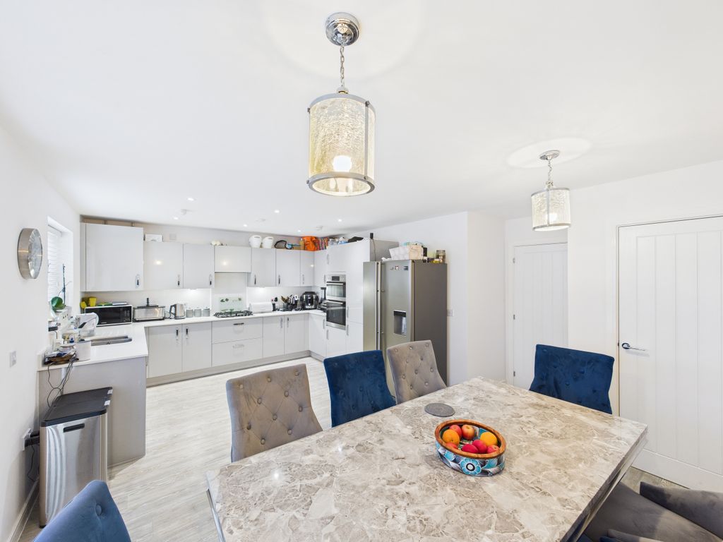 Property photo 2 of 17 Cam01354G0-Pr0628-Still009