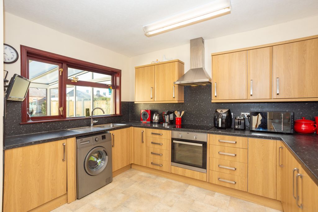 Property photo 3 of 30 Kitchen/Diner