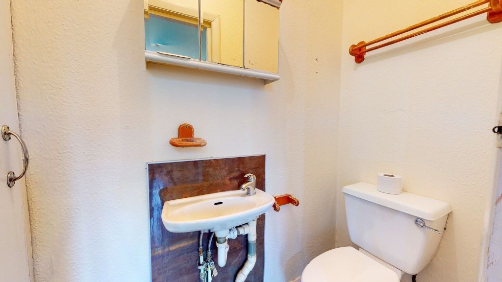 Property photo 3 of 9 Bathroom